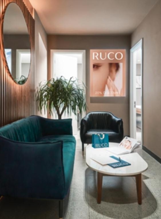 Ruco非手術美容與皮膚護理醫療logo設計vi設計。青黑色金色奢侈風與循環交叉線條-醫療中心內部空間設計