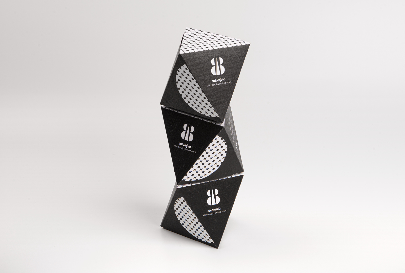 BAB咖啡品牌logo設(shè)計與黑白包裝設(shè)計，四角星底紋元素