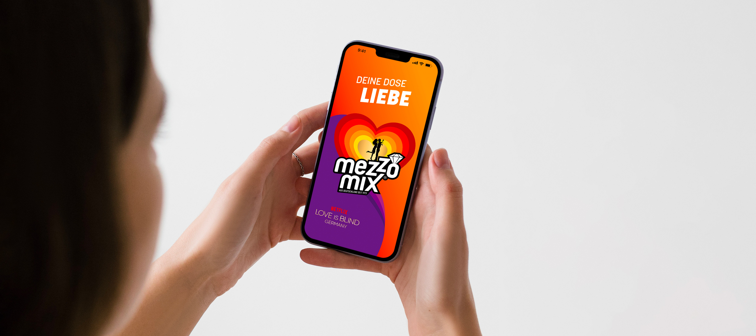 Mezzo Mix 橙子味可樂(lè)飲料贊助熱門劇集《盲目愛情》熱烈風(fēng)格包裝設(shè)計(jì)堆頭設(shè)計(jì)